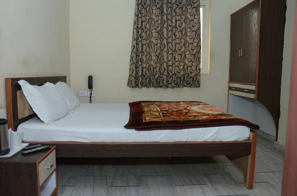 Oyo 15242 Hotel Rathi Palace Jaipur Eksteriør bilde
